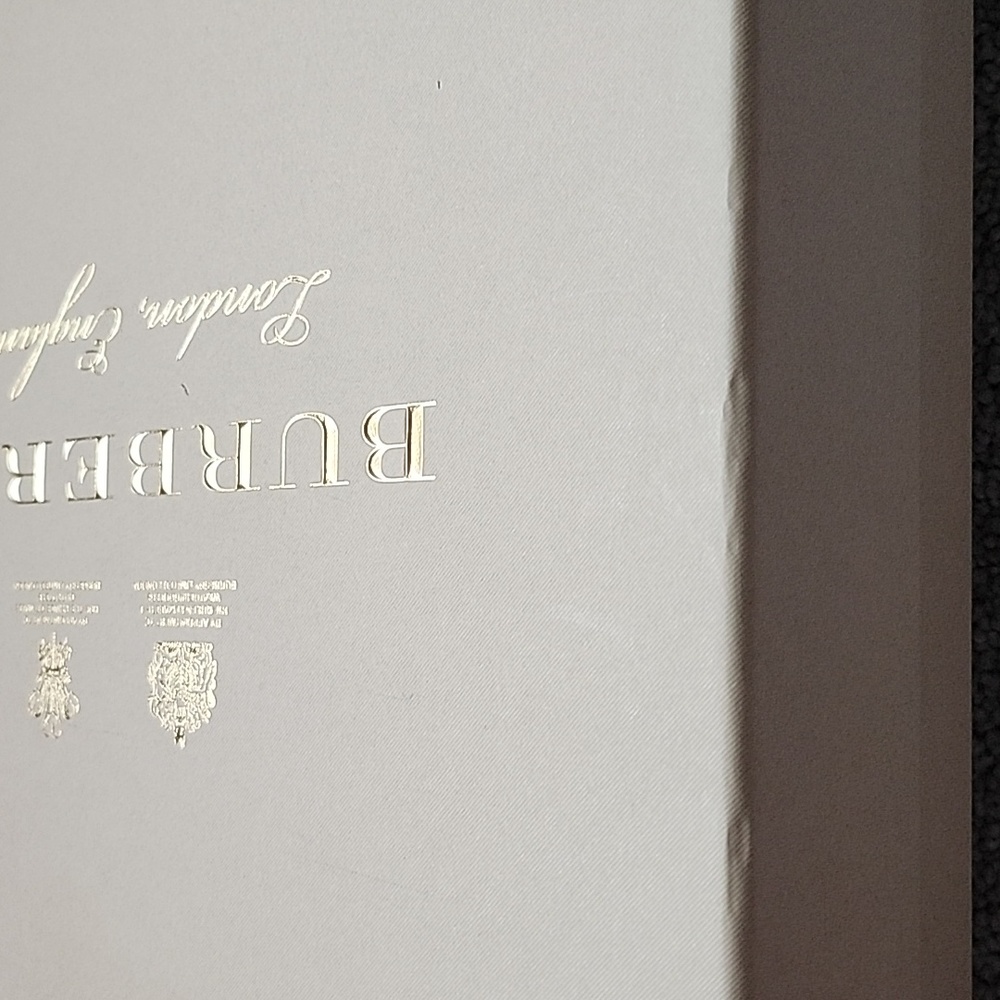 Burberry Gift Box - Picture 5 of 5